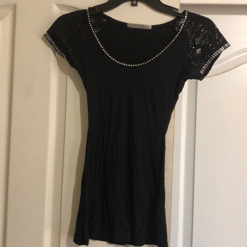 Blouse with lace sleeves